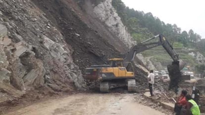 Uttarakhand Weather: भारी बारिश की चेतावनी, गंगोत्री-यमुनोत्री हाईवे समेत 275 सड़कें बंद, हेलिकॉप्टर तैनात Uttarakhand Weather News heavy rains across the state Yellow and orange alert roads closed all update
