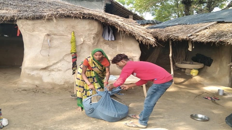 Ganga flood in Kasganj villagers start safety precaution alert