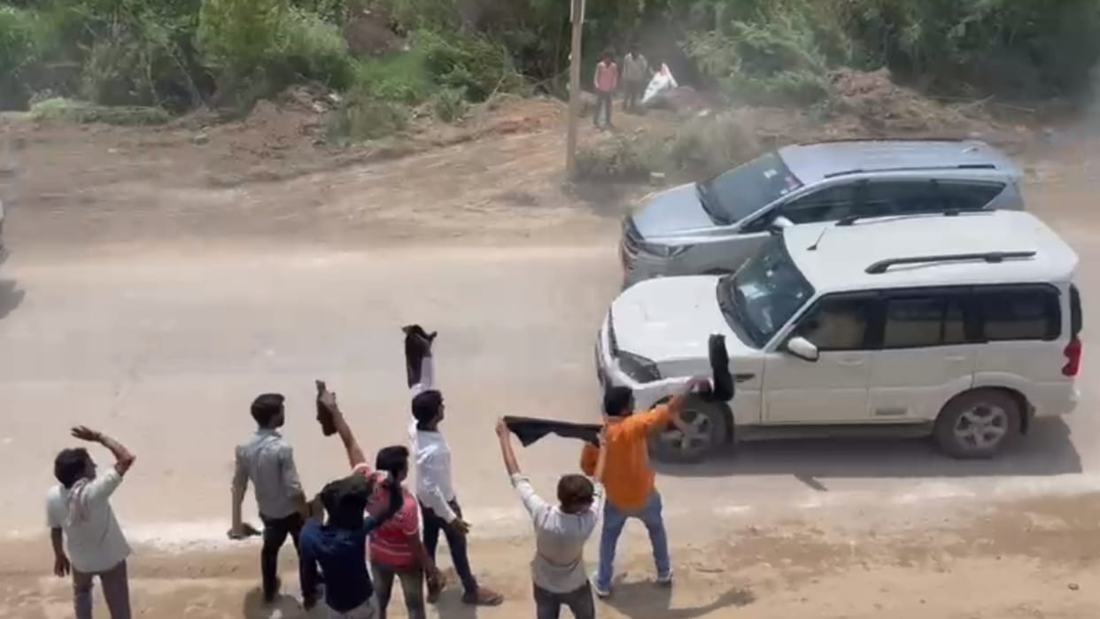 black flag shown to CM Ashok Gehlot in Tijara of Alwar