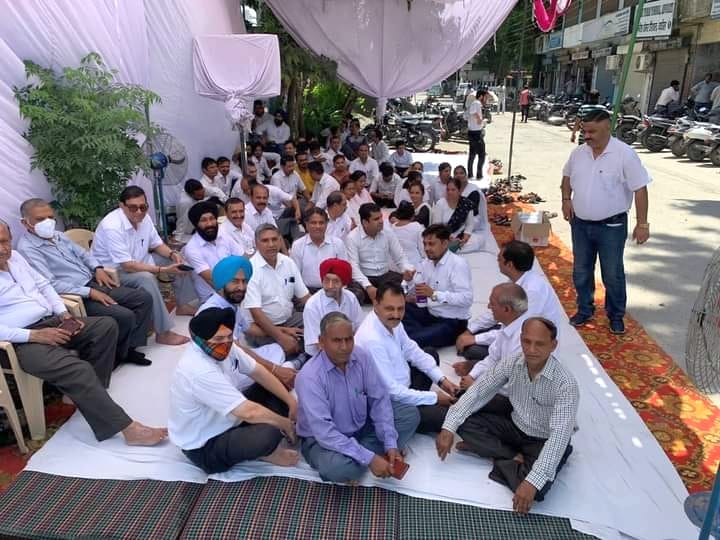 bar association strike for their demand  in ponta sahib
