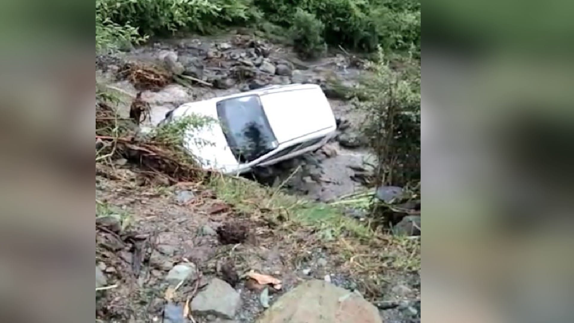 himachal weather, Clouds burst at two places in Himachal's Chamba, 23 houses and 10 bridges damaged, many vehi