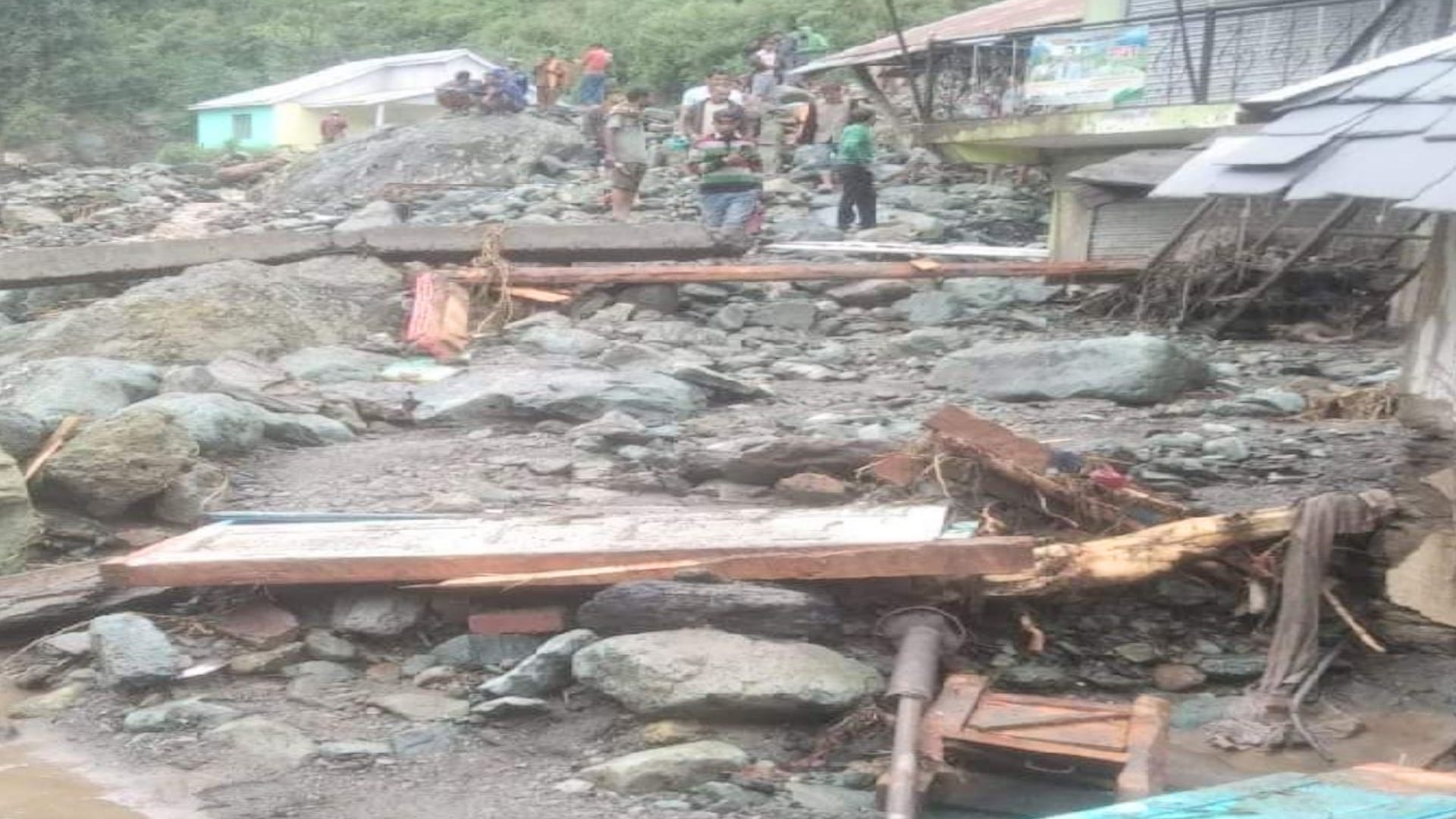 himachal weather, Clouds burst at two places in Himachal's Chamba, 23 houses and 10 bridges damaged, many vehi