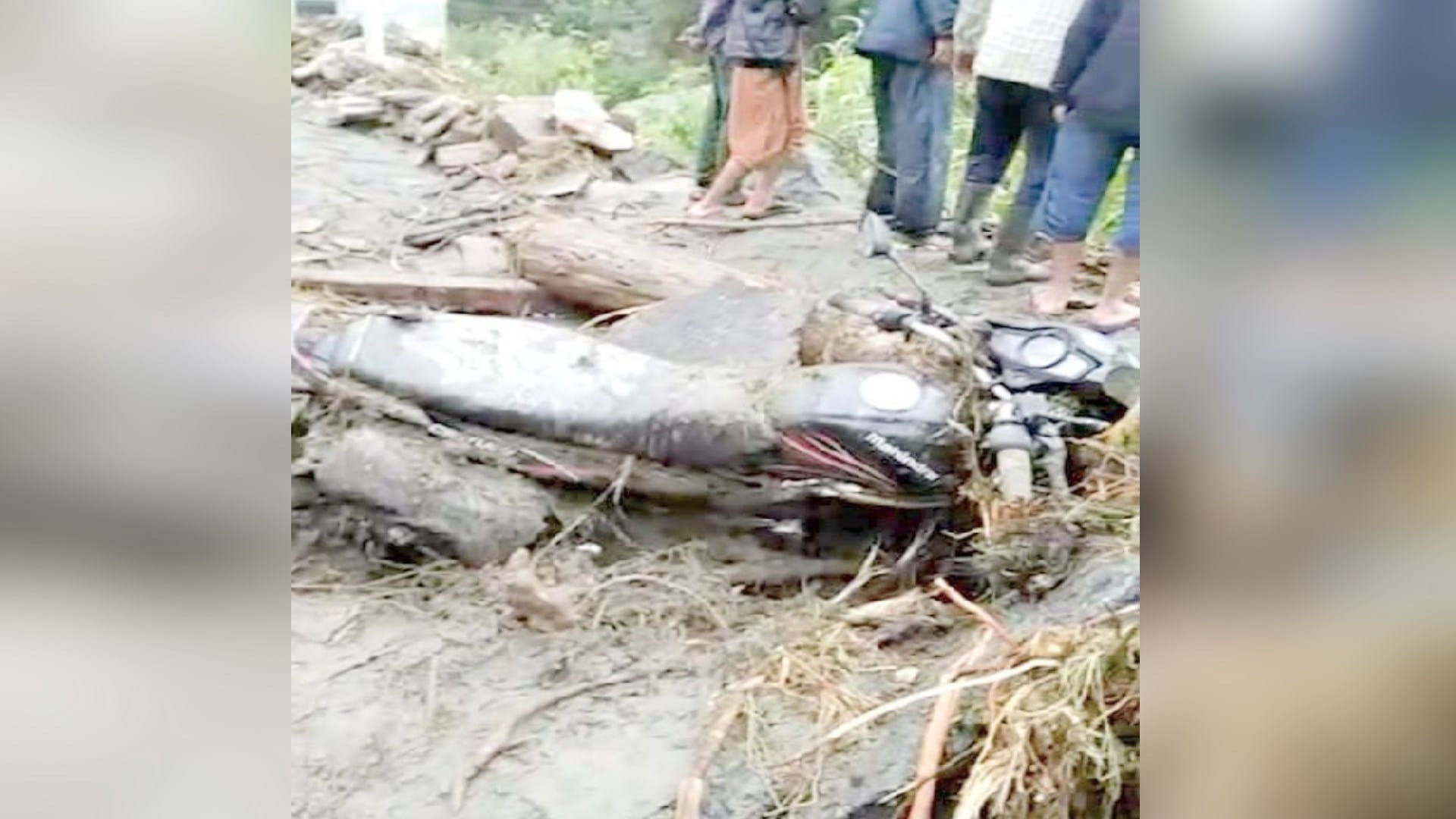 himachal weather, Clouds burst at two places in Himachal's Chamba, 23 houses and 10 bridges damaged, many vehi
