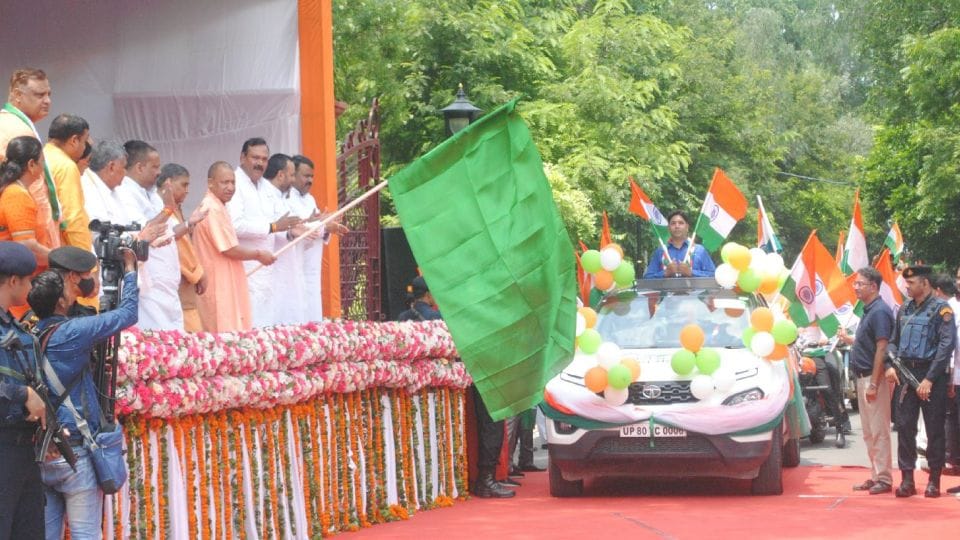 CM Yogi Adityanath launched the Har Ghar Tiranga campaign in Agra