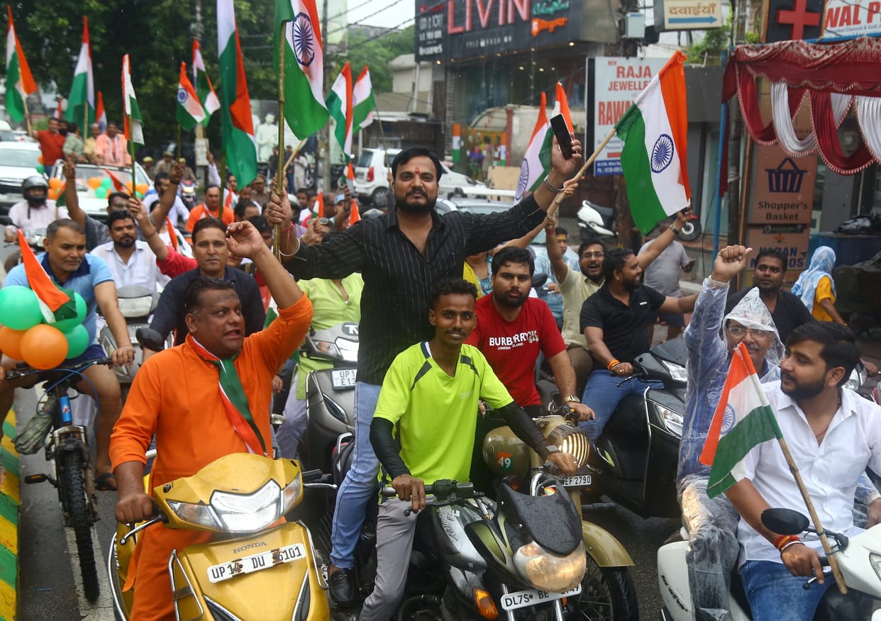 Maa Tujhe Pranam Tricolor waved in bike rally Bharat Mata cheered NDRF band filled with enthusiasm