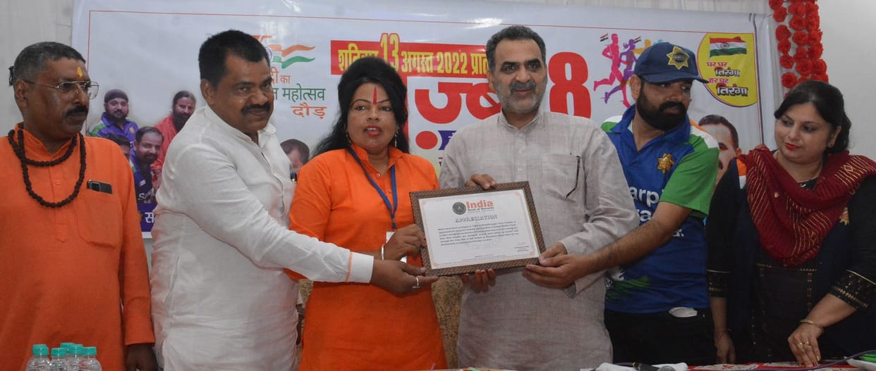 The name of Shalu, who performed the last rites of unclaimed dead bodies, is recorded in the India Book.