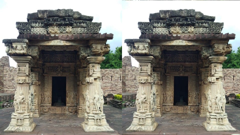 Shivpuri: The road leading to the fort of the historical Suravaya is full of potholes, filled with mud