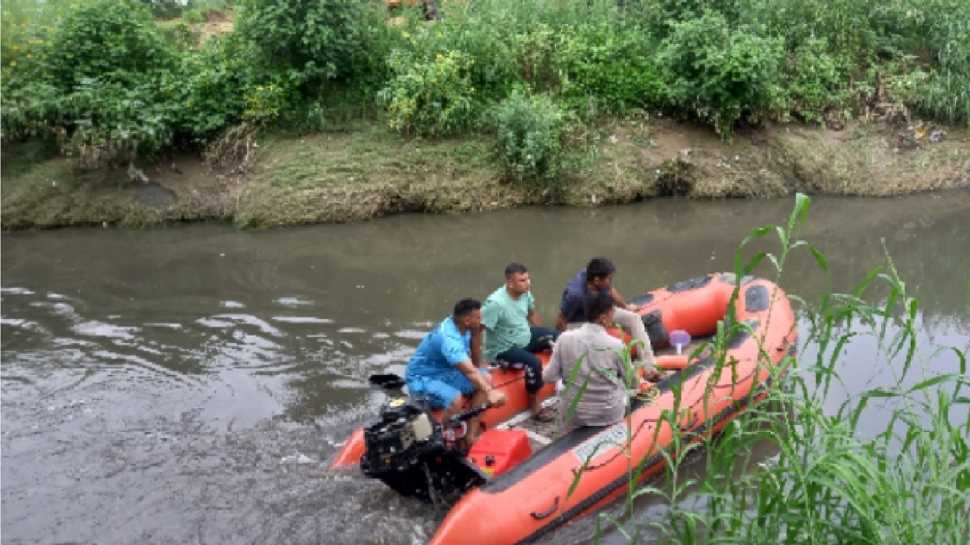 eight year old Dishant who fell into drain while playing could not be traced