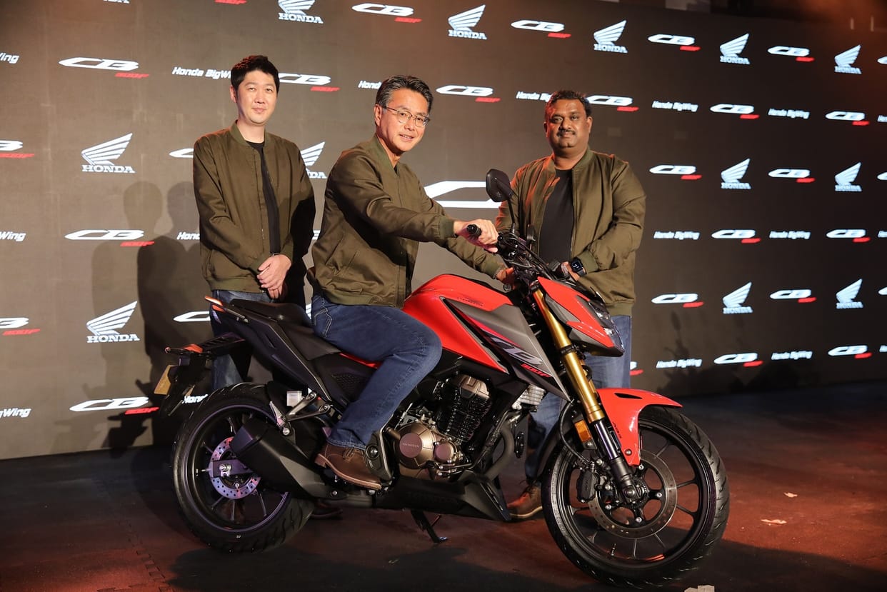 Honda Motorcycle Discount Honda CB300F Cheaper by Rs 50000 Know Price Features Specs News in Hindi