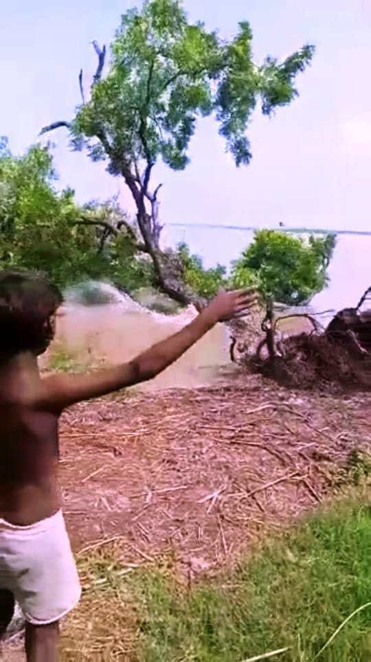land cut in berona, ganga flood