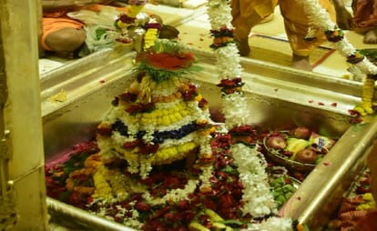 Record of worship of devotees broken in Baba's Dham, seven lakh Shiva devotees reached