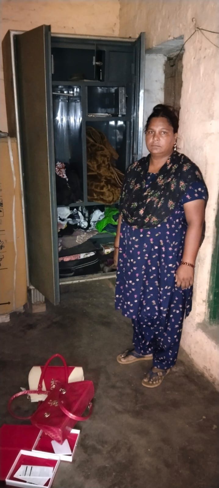 Goods worth six lakhs crossed from two houses
