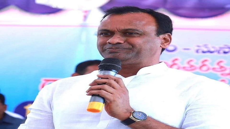 Shock to Congress in Telangana, MLA Komatireddy resigns