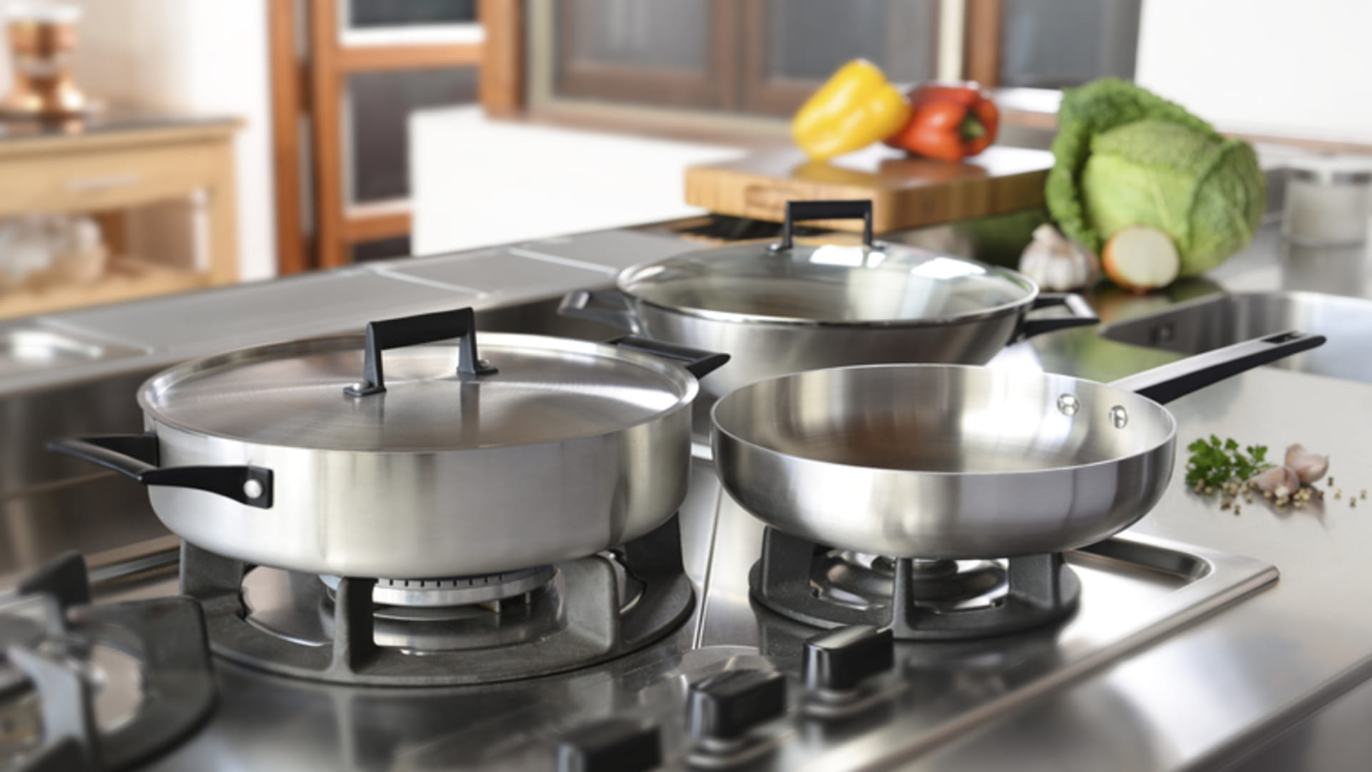 Steel vs Aluminium vs Sand Utensils Which are Good for Cooking Know Benefits in Hindi