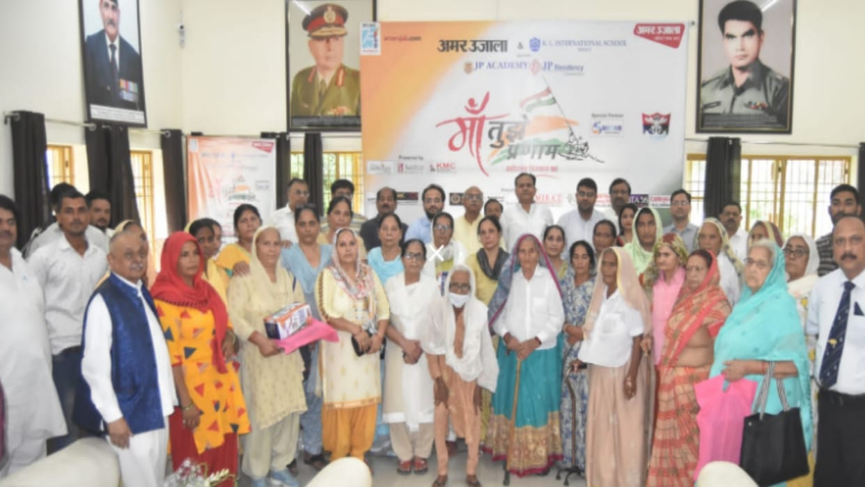 Maa Tujhe Pranaam: Honored to brave women, eyes moistened in memory of martyr husbands