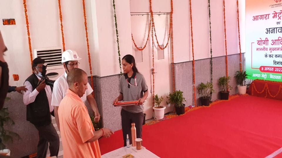 CM Yogi adityanath Unveil Metro Train Model in Agra will Flagg Off Har Ghar Tiranga Rally Latest News Updates