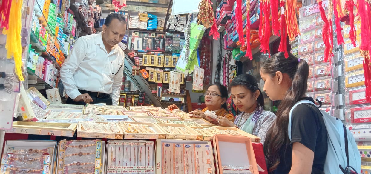 in sirmaur district woman purchaging rakhis for their brothers