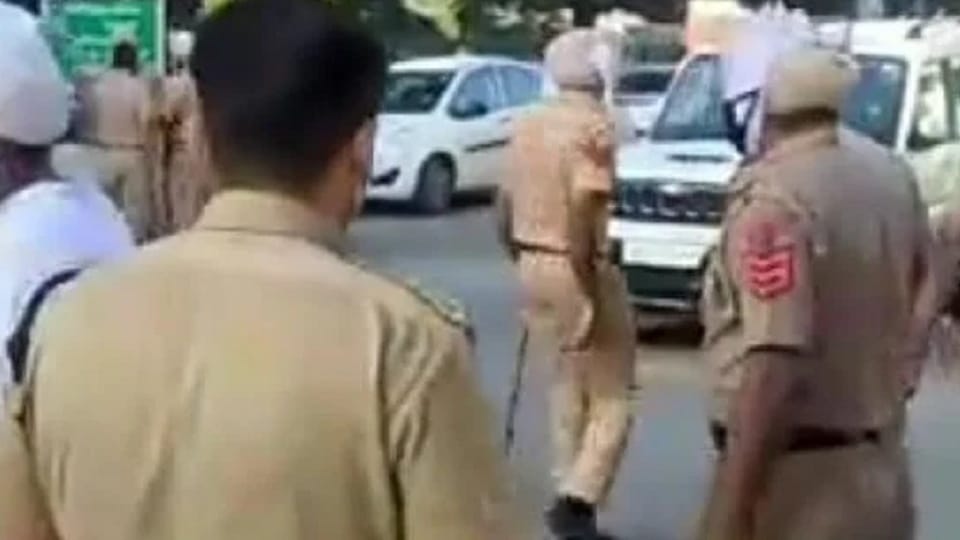 Attack on the police team that went to catch the accused named in the beaten case, tore the uniforms
