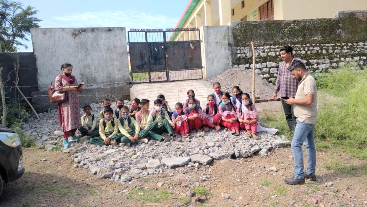 himachal sirmour news: man fencing school after not get multi task worker job