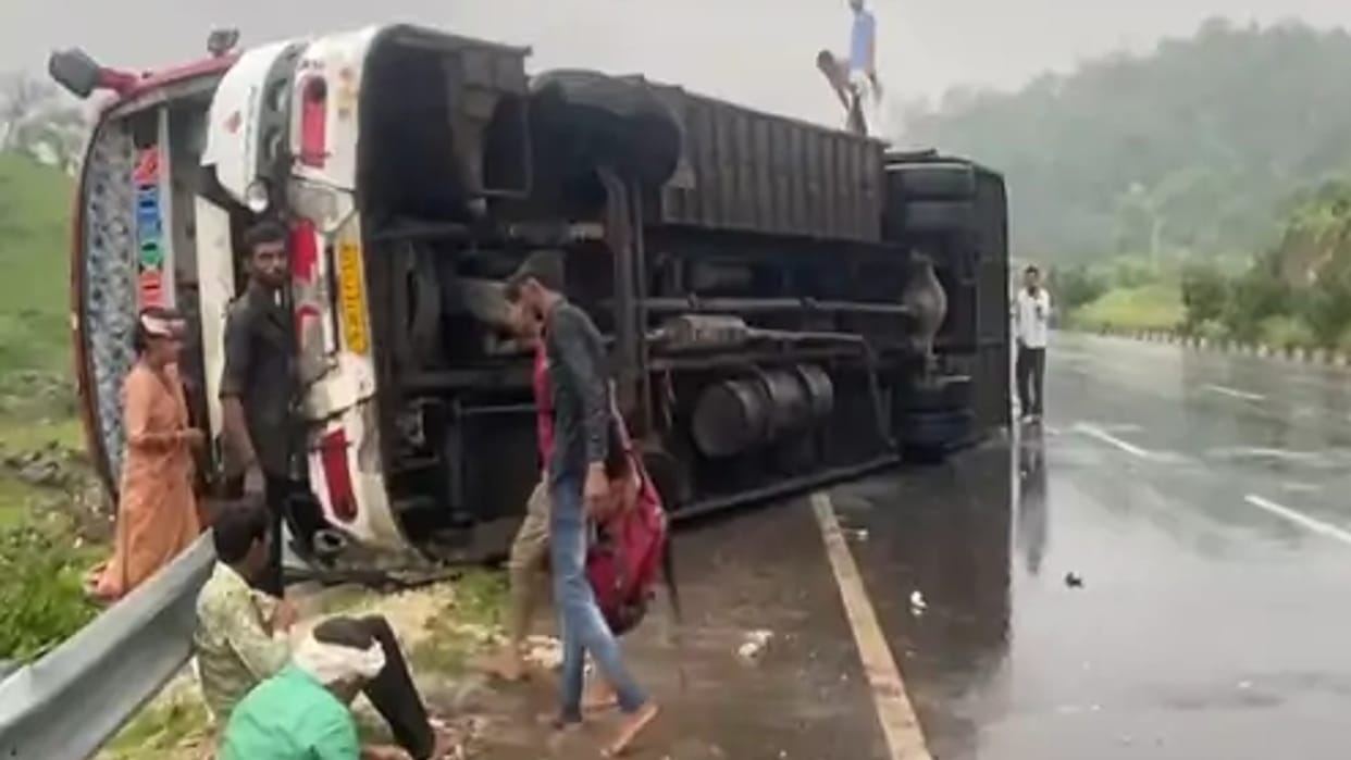 Bus going from Gwalior to Gujarat overturns in Dungarpur, Rajasthan, 3 including a girl died
