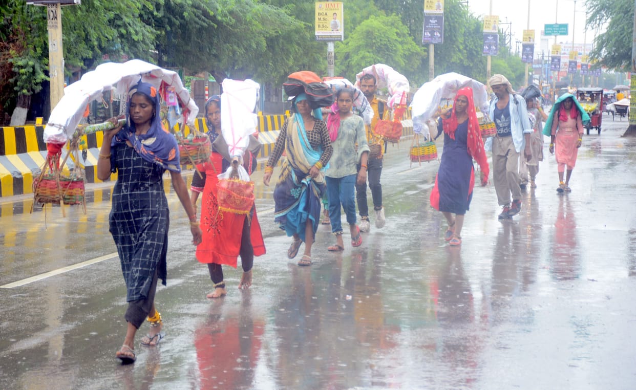 Aligarh: Devotees performed Jalabhishek on the last Monday of Sawan