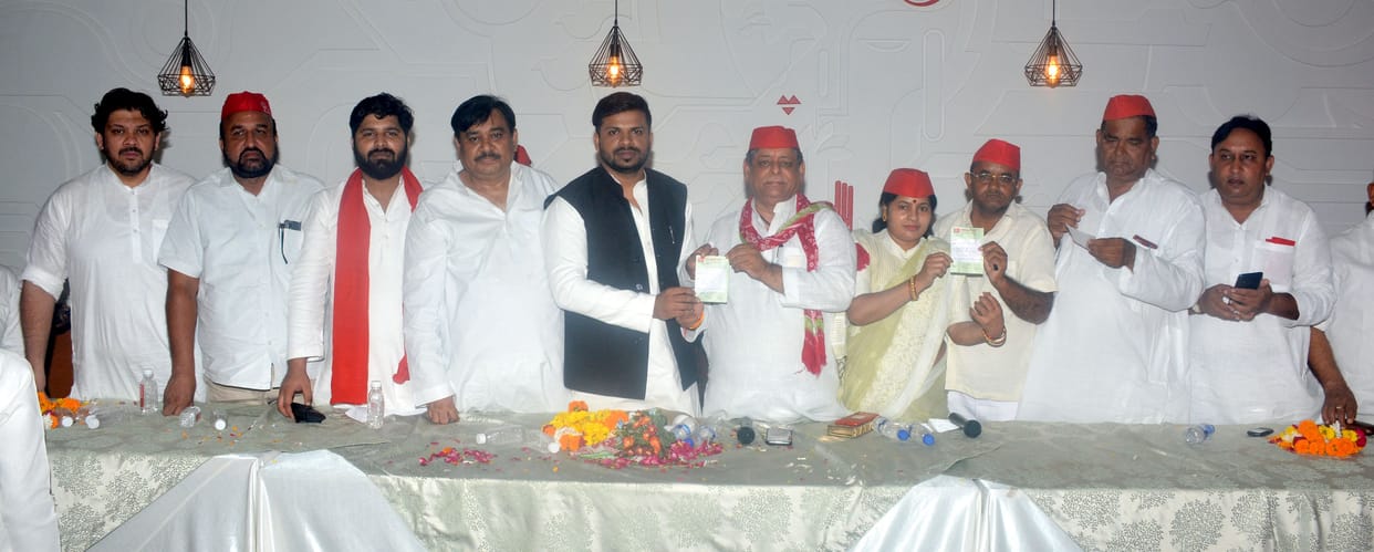Aligarh: SP planted two workers at a booth
