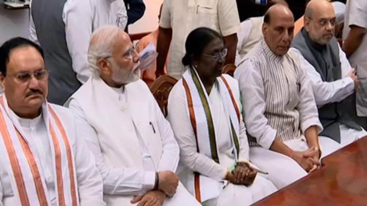 Bihar: Nitish Kumar and BJP clash, increased closeness with Lalu-Tejashwi, full story in 10 pictures