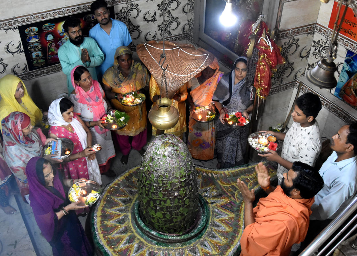 Har Har Mahadev's cheers resonated in the pagodas