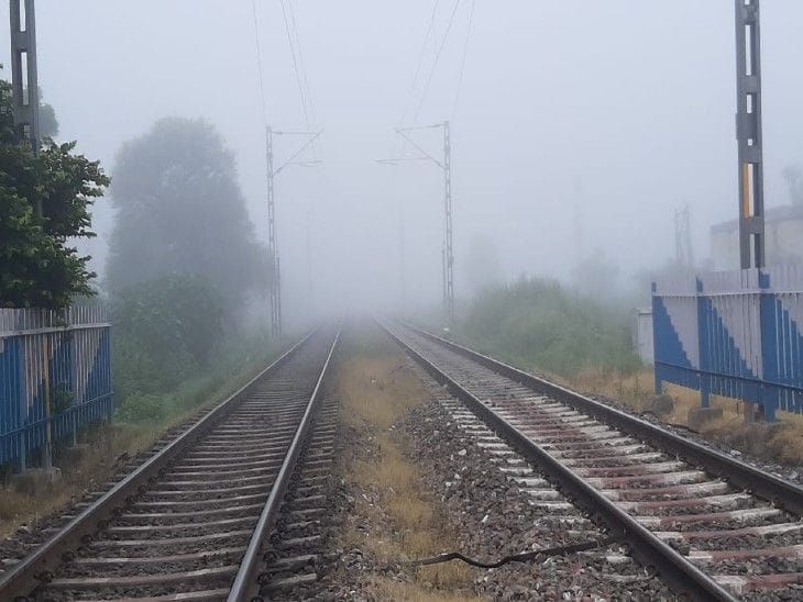 The mist was seen in the morning, the humidity disturbed the sunshine