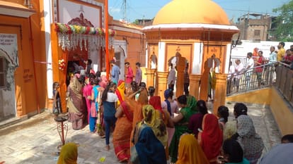Sawan 2023 On first Monday of Sawan people reached shiv temple