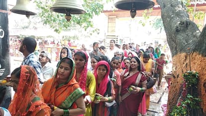 Sawan 2023 On first Monday of Sawan people reached shiv temple
