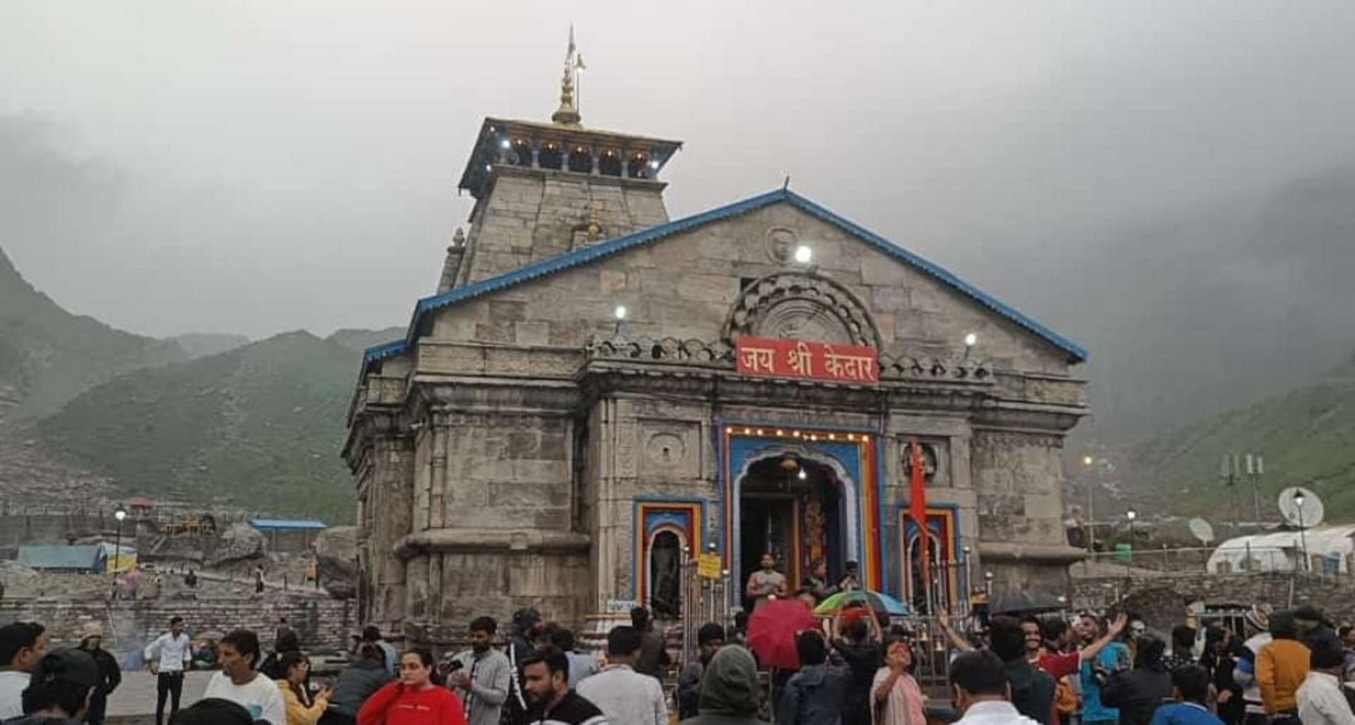 Sawan Last Somvar Devotees Crowd gathered for Jalabhishek in shiva temple Photos