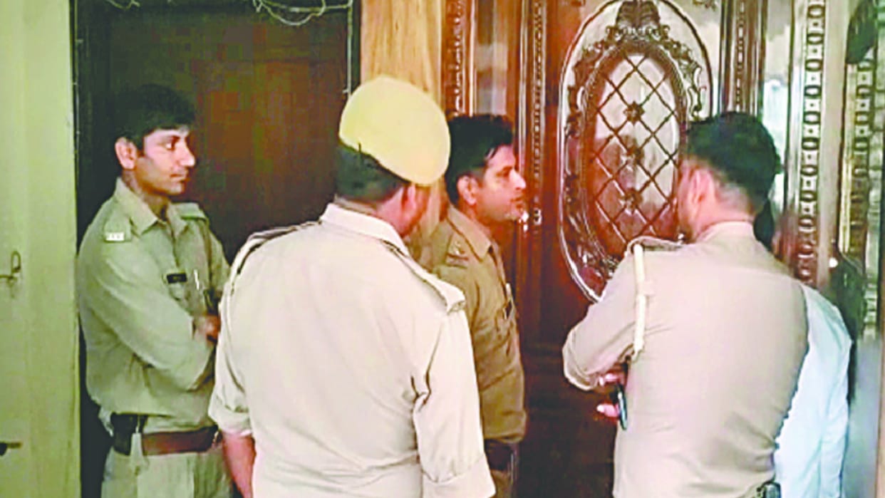 Noida: Shrikant had four and wife had three government gunners, what is the truth behind it