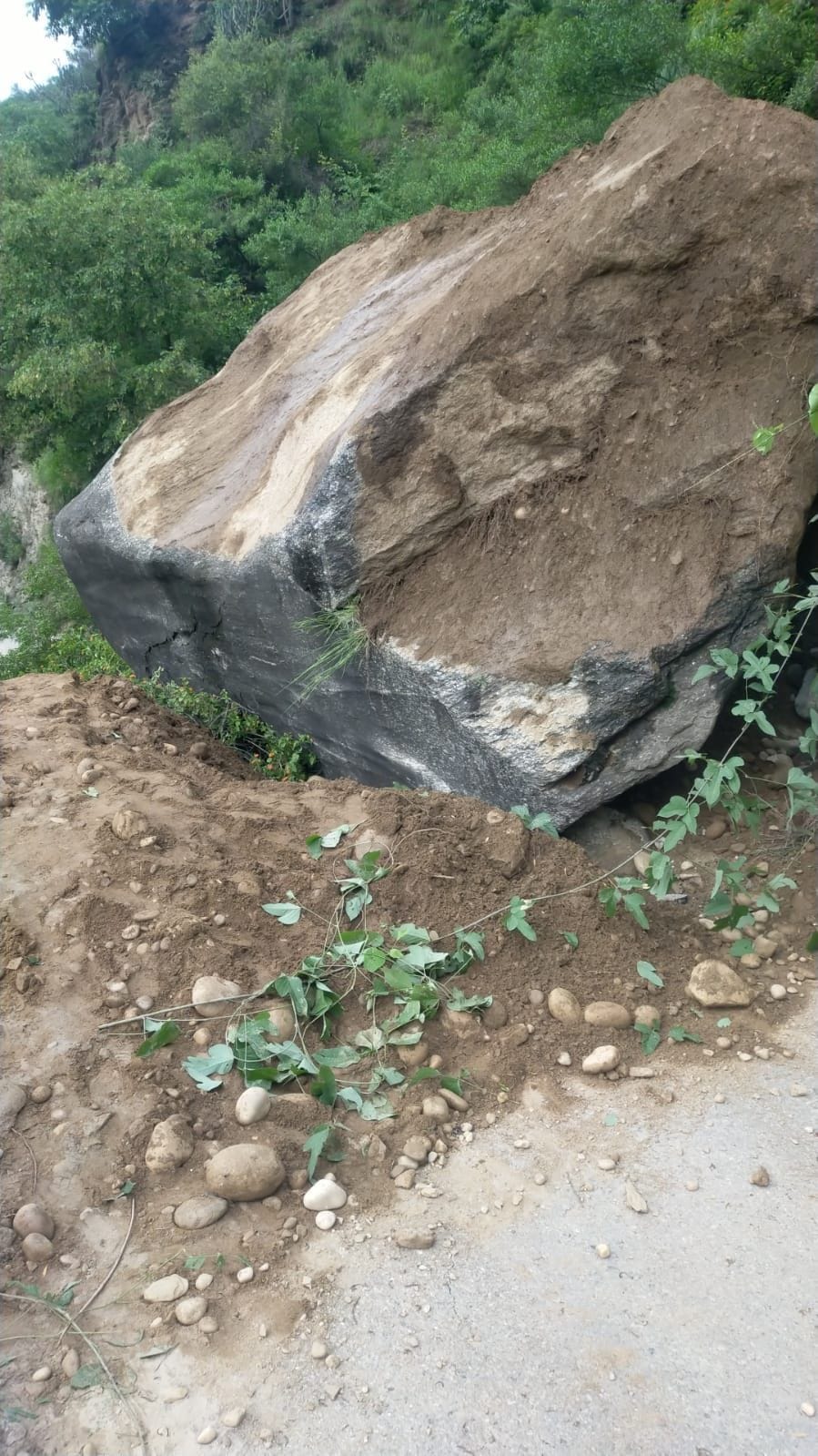 dalash luhari road block due to landslide