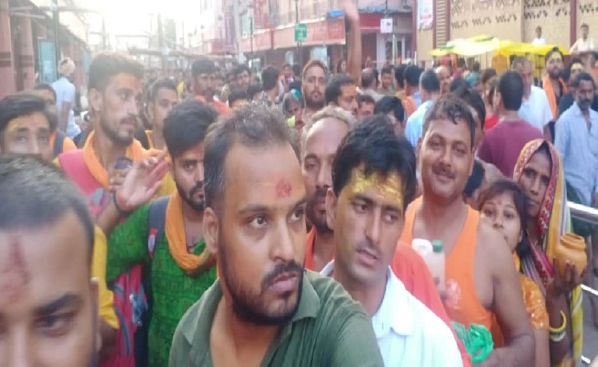 Devotees worship Lord Vishwanath on 4th Somwar of sawan