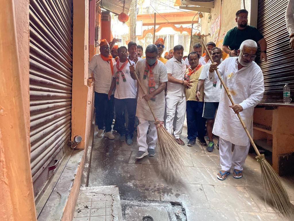 BJP leader Swatantra Dev Singh said Cleanliness is necessary for society in varanasi