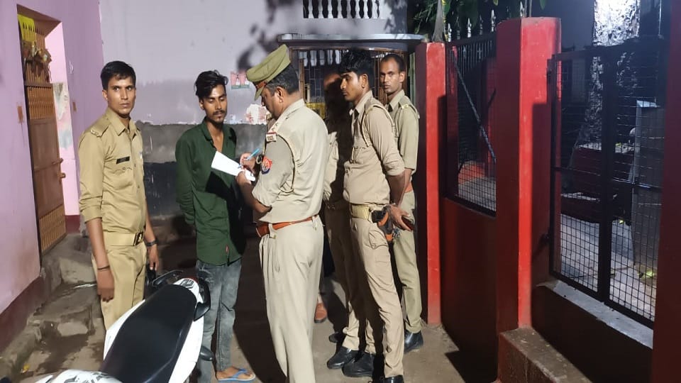 raid on house of two close friends to arrest abbas ansari up police looking for jugnu walia and yusuf