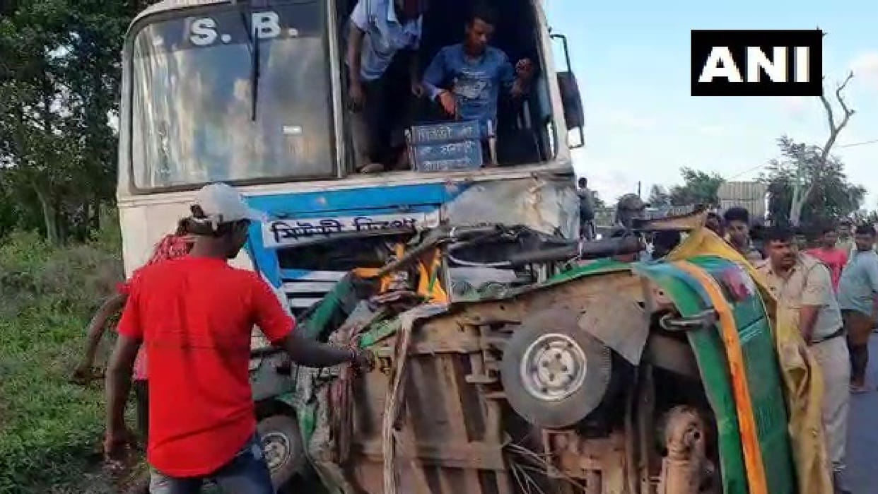 8 killed as autorickshaw rams into bus in Bengal Birbhum district