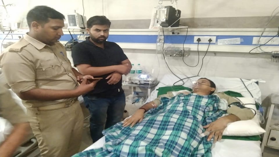 Mathura Accident Truck trampled COs car on Yamuna Expressway