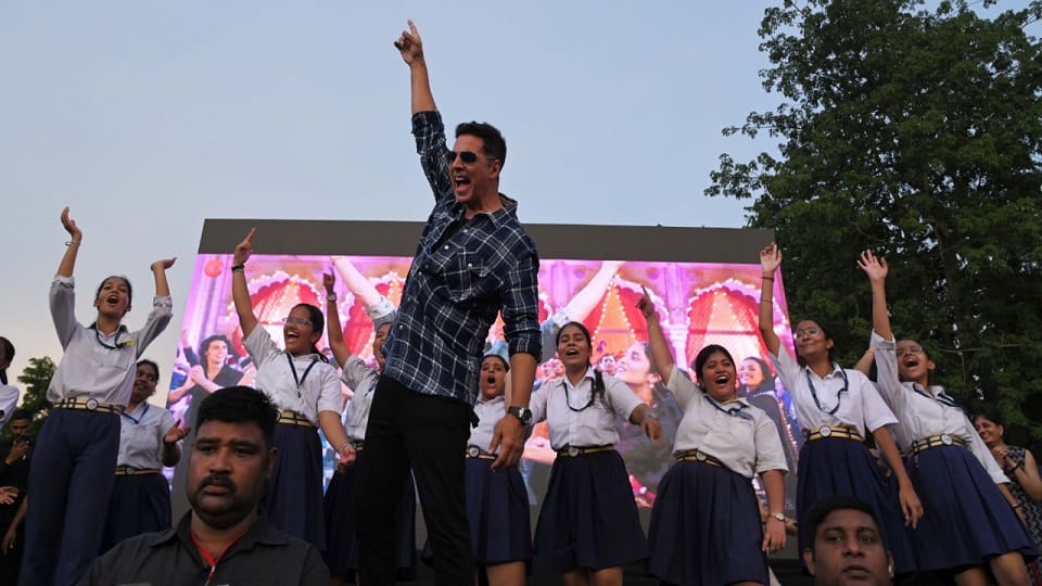 akshay kumar in lucknow the city of love loves me with heart special memories are attached from here