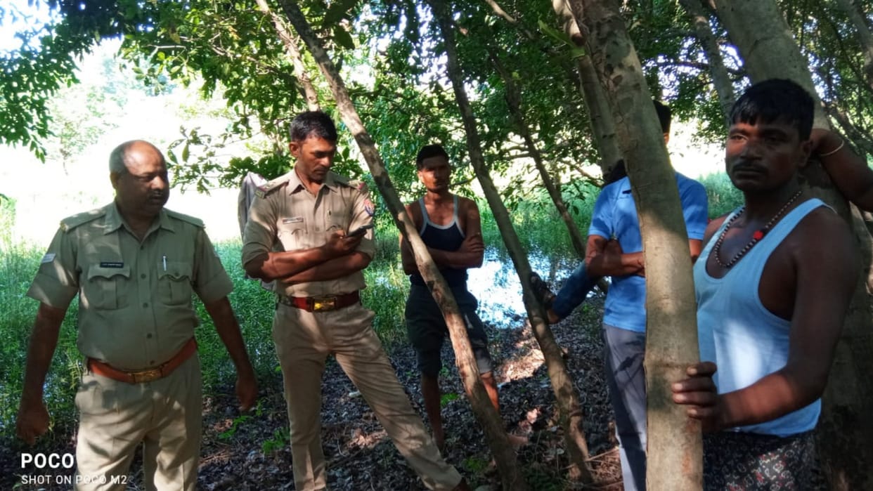girl dead body found in bush on bank of river at Basti