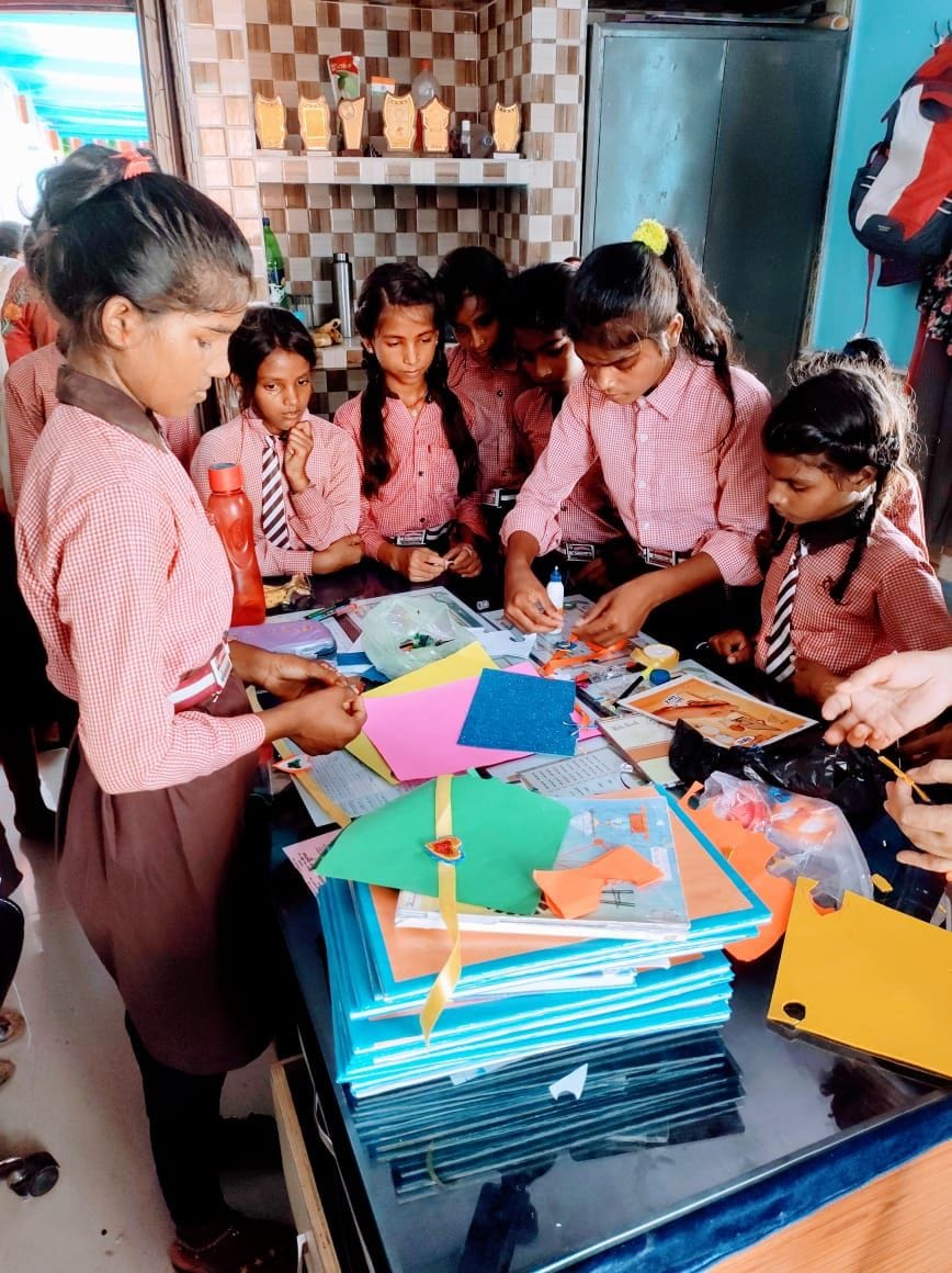 girl students sent rakhi to soldiers