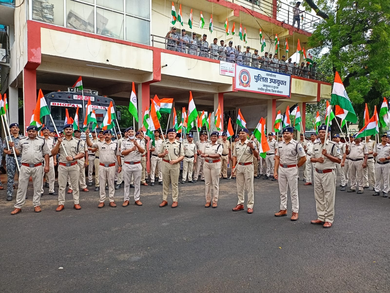 Har Ghar Tirangh: Police took out tricolor rally in Bhopal under the campaign "Har-Ghar Tiranga"