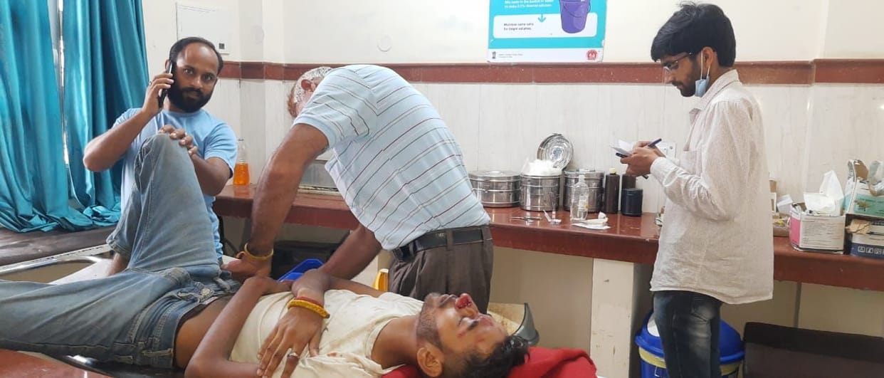 High speed bike collided with white tree, three youths injured