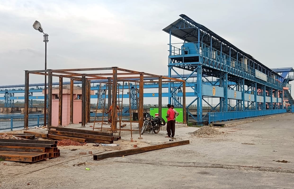 computerized operating machine will open the gate of bijnor barrage