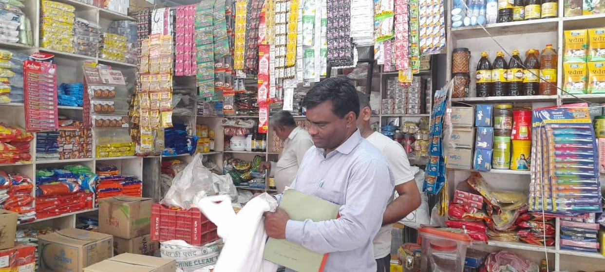 13 shopkeepers challaned for finding single-use plastic