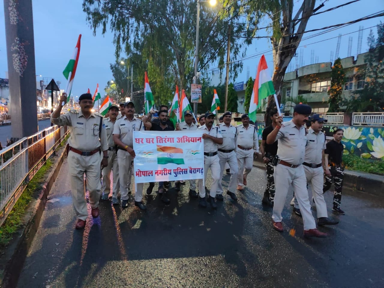 Har Ghar Tirangh: Police took out tricolor rally in Bhopal under the campaign "Har-Ghar Tiranga"
