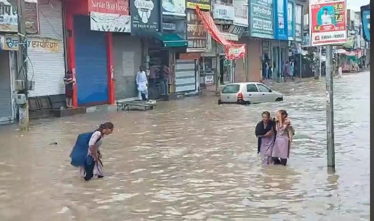 Rain in Ellenabad region, waterlogging in city, cotton crops also affected