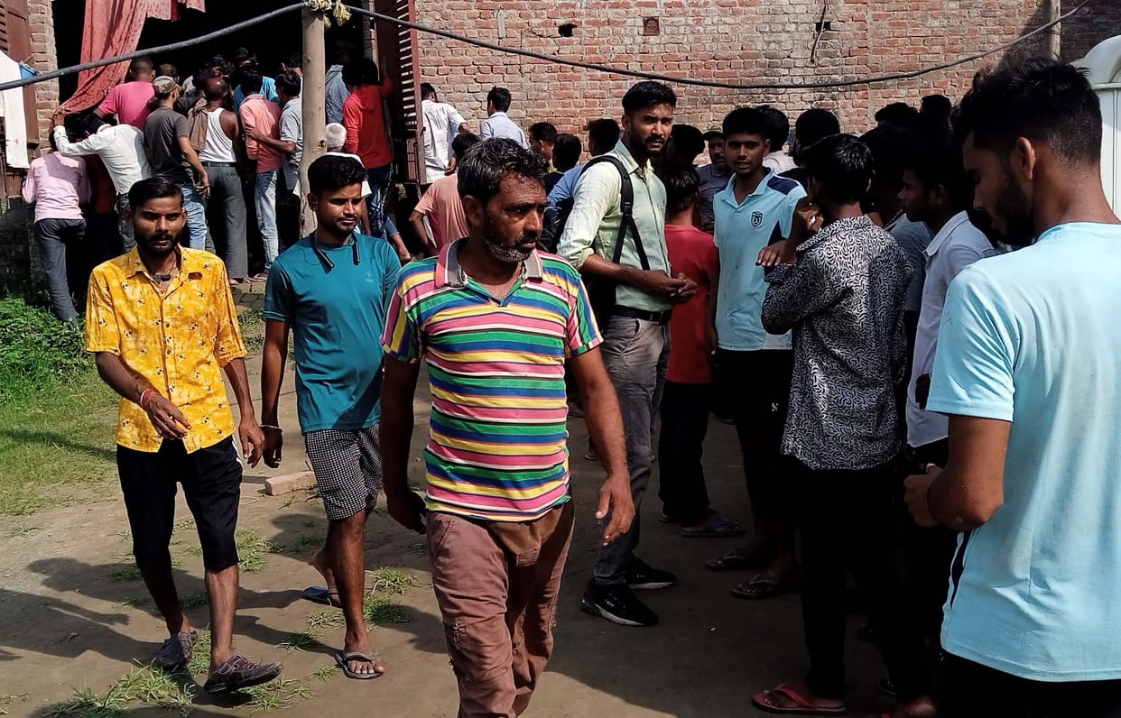 Shikha joined hands, begged for life by touching her feet, but did not sweat brother