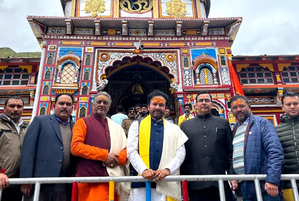 Uttarakhand News: Union Tourism Minister Kishan Reddy visited Badrinath dham with family